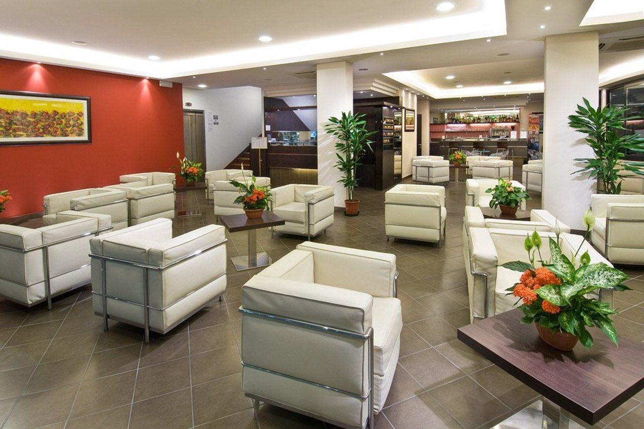 Hotel Milton Католика Екстериор снимка